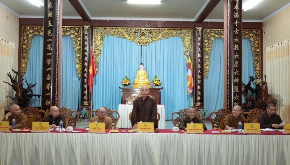 Hòa thượng Thích Minh Nhật phát biểu tại buổi họp