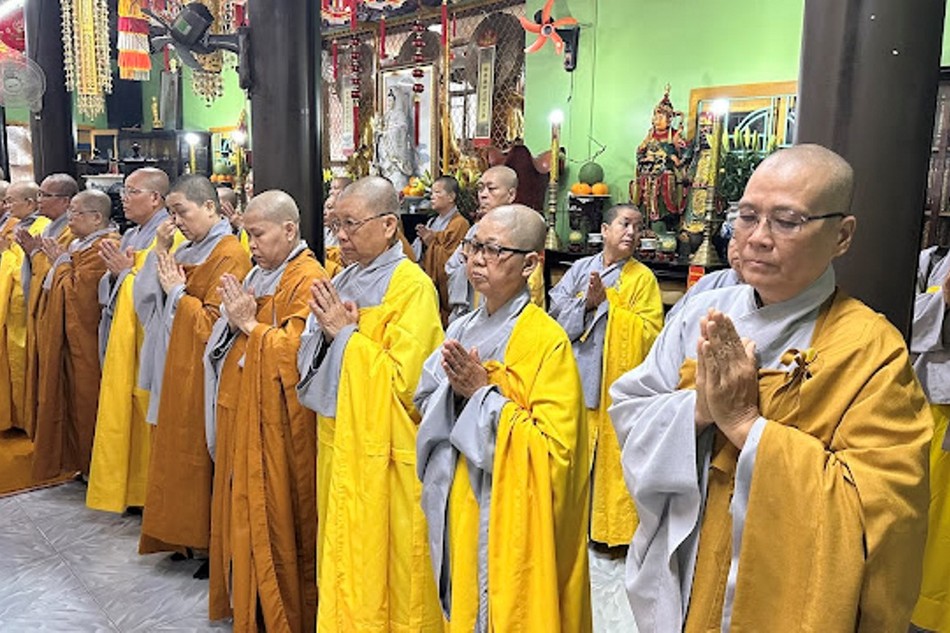 Chư Ni tác bạch cúng dường trường hạ tổ đình Phước Lâm