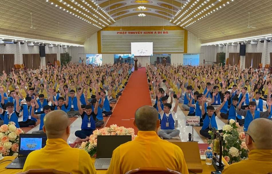 Gần 1.000 sinh viên tham gia khóa tu mùa hè tại chùa an Hồng
