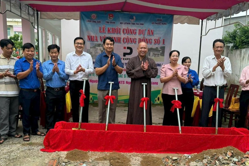 Thực hiện nghi thức động thổ xây dựng công trình công cộng phục vụ cho học sinh