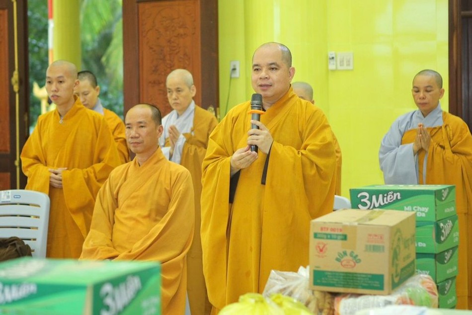 Thượng tọa Thích Thiện Tài làm trưởng đoàn cúng dường 5 trường hạ trên địa bàn tỉnh Bến Tre