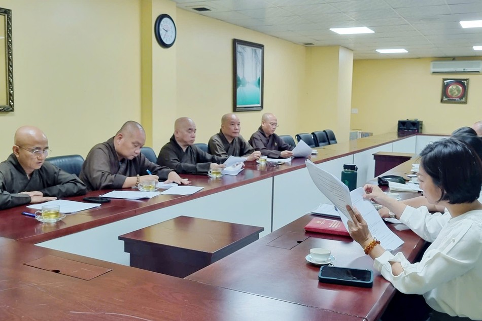 Chư tôn đức Ban Trị sự TP.HCM, Q.10 và đại diện Ủy ban MTTQVN Q.10 họp chuẩn bị tổ chức "Đêm hội trăng rằm"