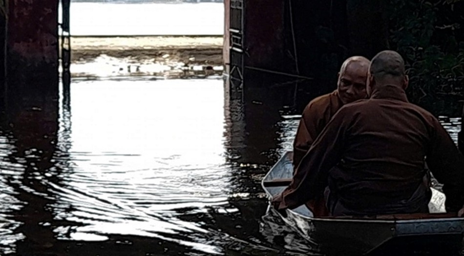 Nhiều chùa ở H.Thanh Liêm, tỉnh Hà Nam bị ngập nặng do bão số 3, gây cản trở trong sinh hoạt tu tập