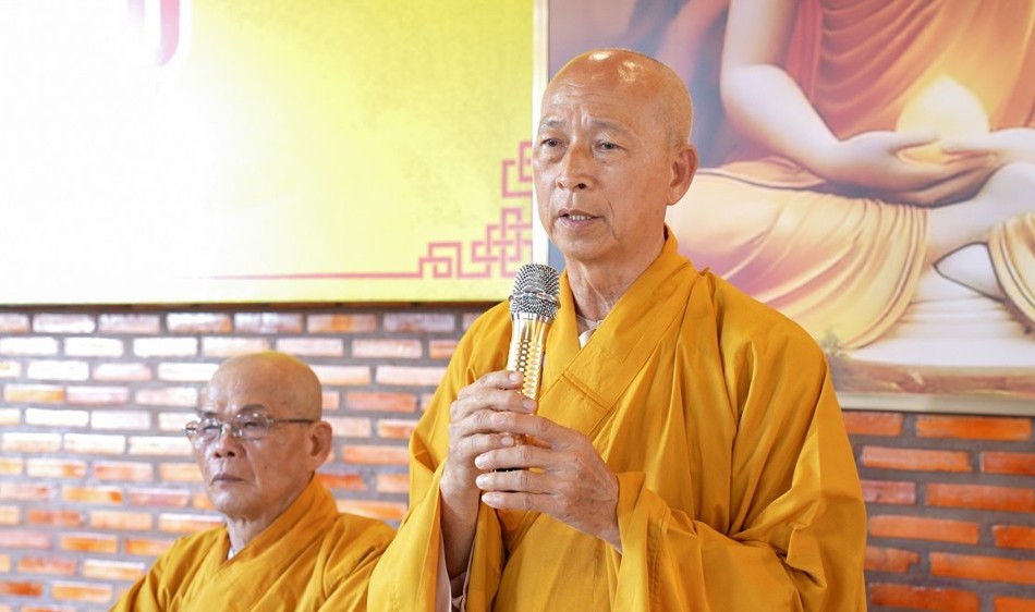 Thượng tọa Thích Thông Hạnh phát biểu tại buổi họp