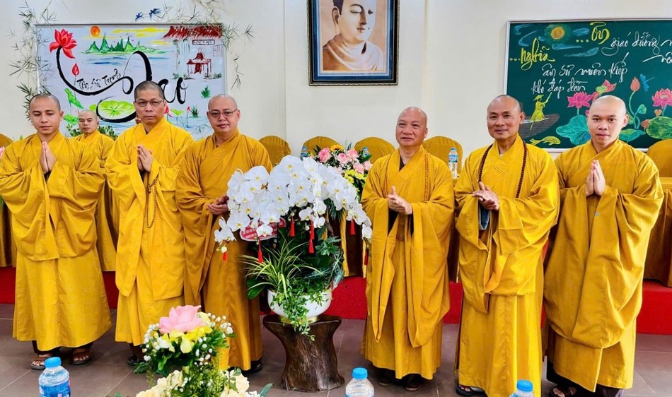 Tăng Ni giảng sinh Lớp cao cấp giảng sư khu vực phía Bắc tổ chức Ngày nhà giáo Việt Nam (20-11) 