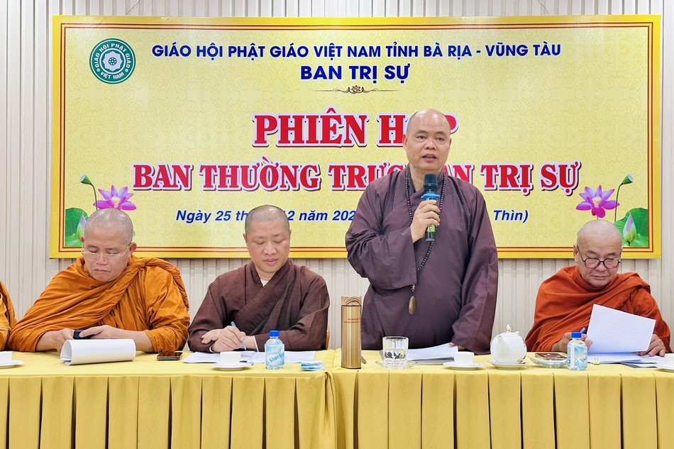 Thượng tọa Thích Thanh Phong chủ trì buổi họp của Ban Thường trực