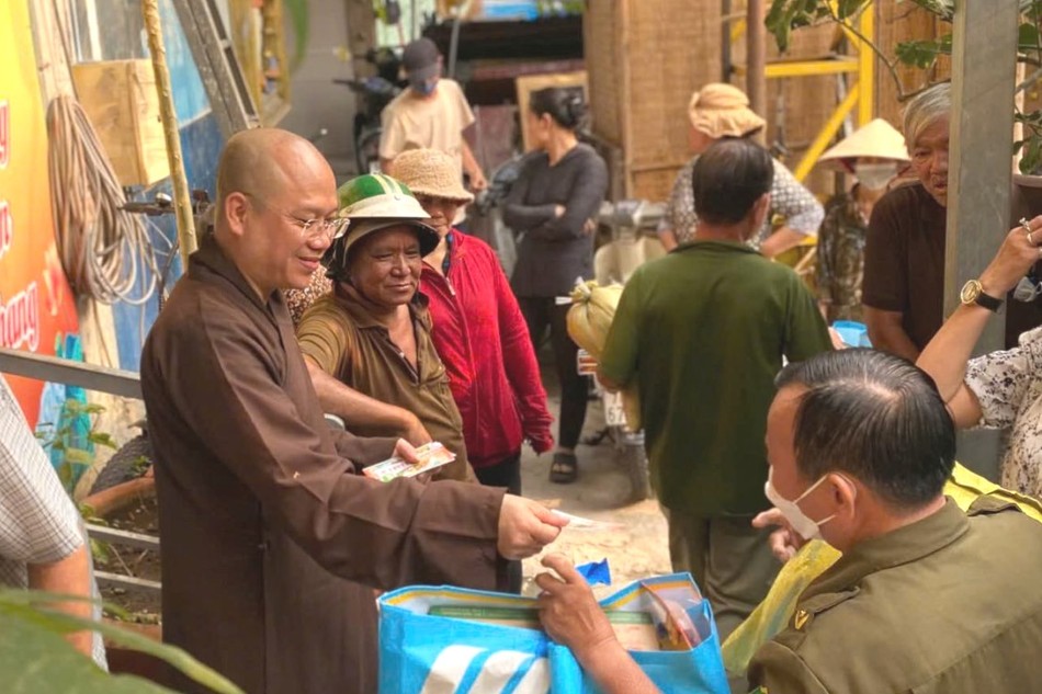 Đại đức Thích Trí Đức được Phật tử, bà con trên địa bàn P.10, Q.Tân Bình quý mến bởi tính cách giản dị và gần gũi