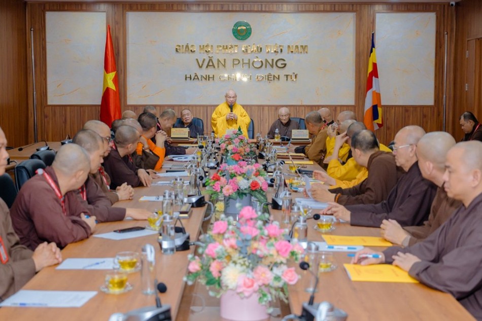 Trưởng lão Hòa thượng Thích Thiện Nhơn chủ trì buổi họp thảo luận về công tác tổ chức Đại giới đàn 