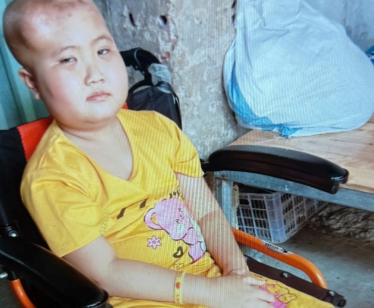 Mở rộng lòng từ: Giúp cháu Trâm bị bệnh u não