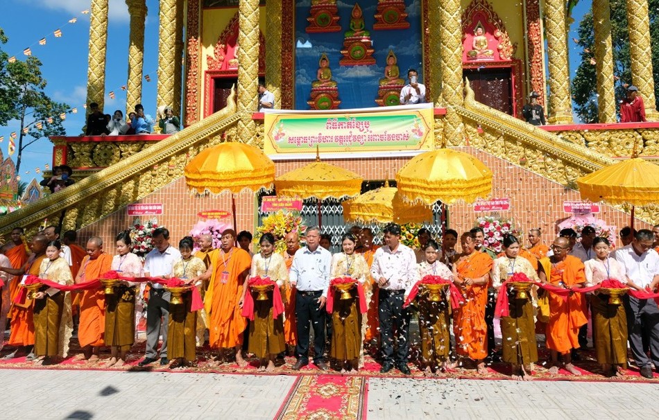 Cắt băng khánh thành ngôi chánh điện chùa Sóc Ven Cũ