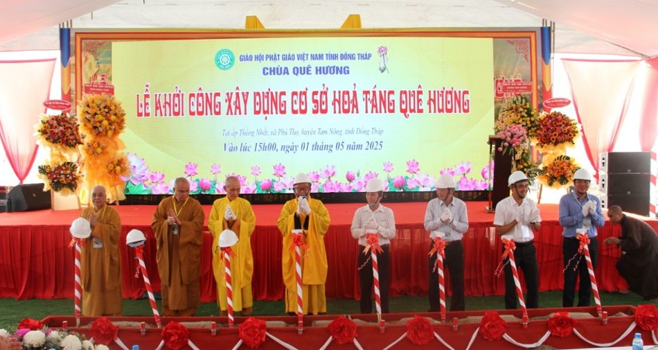 Thực hiện nghi thức động thổ công trình