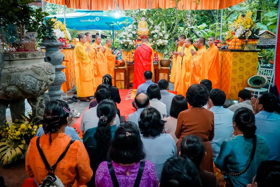 Lễ cầu siêu anh hùng liệt sĩ Đường 20 Quyết Thắng nhằm tưởng niệm và tri ân các anh hùng liệt sĩ 