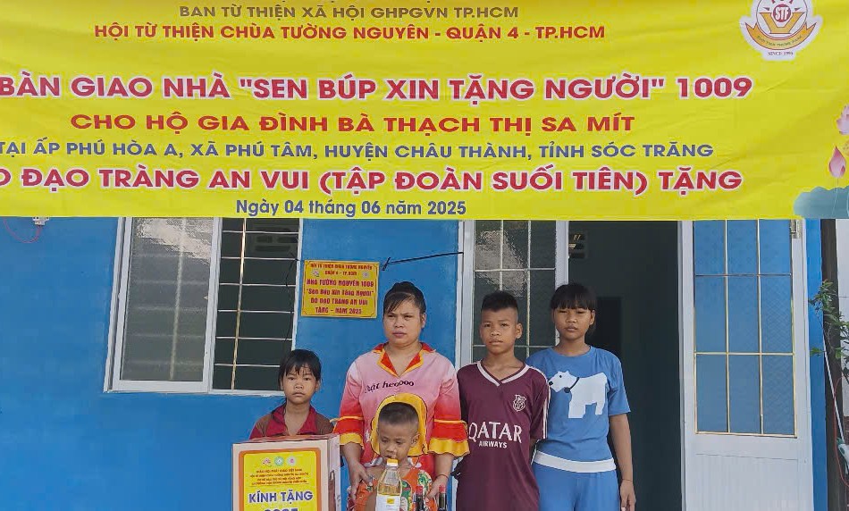 Chùa Tường Nguyên bàn giao 12 căn nhà tình thương tại các địa phương