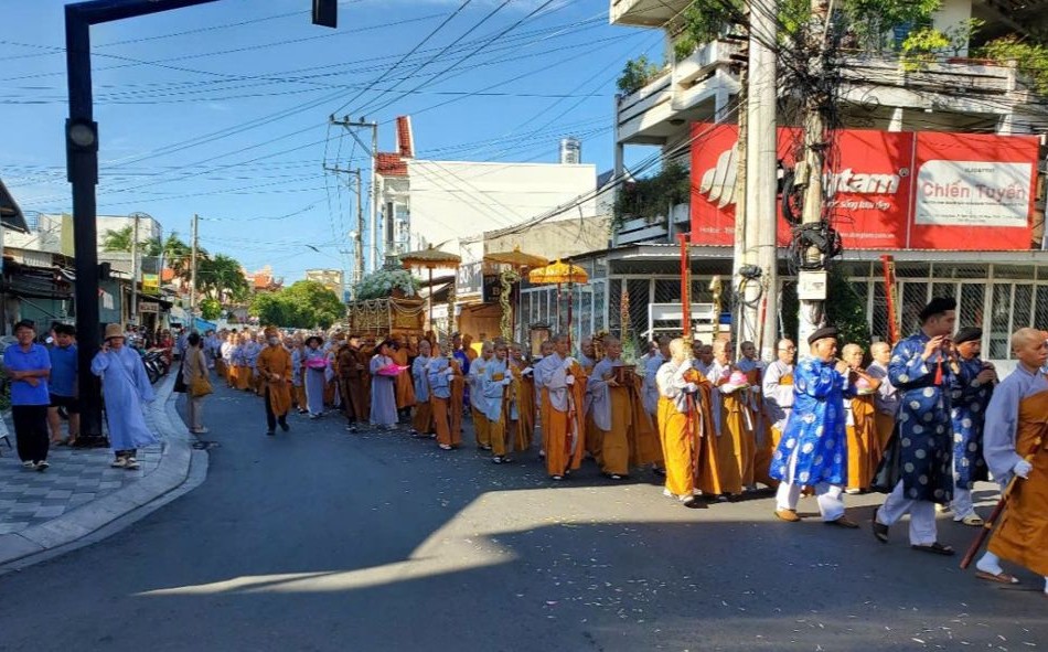 Cung tống kim quan Ni trưởng Thích nữ Như Tâm đến nơi trà-tỳ