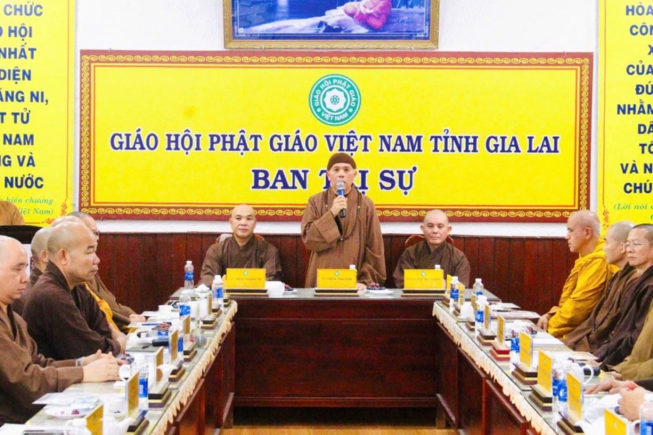 Thượng tọa Thích Tâm Mãn, Trưởng ban Trị sự tỉnh chủ trì buổi họp của Ban Thường trực