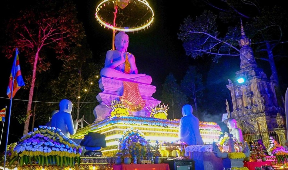 Tôn tượng Đức Phật Thích Ca Mâu Ni tại chùa Pen Som Rấth