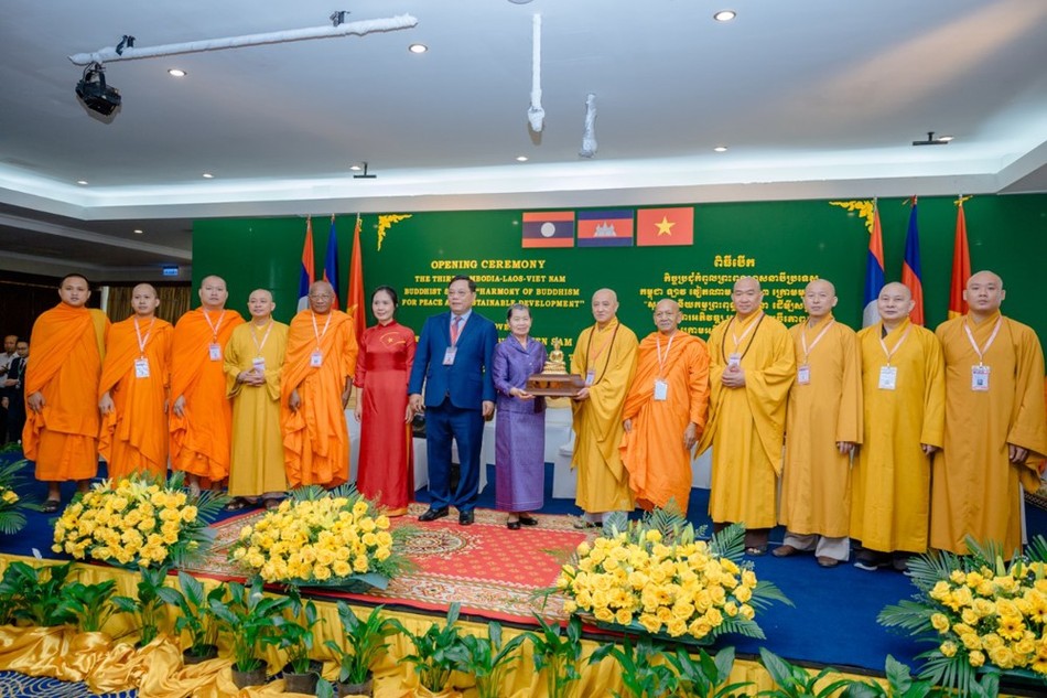 Đoàn GHPGVN tại Hội nghị Lãnh đạo Phật giáo ba nước Việt Nam - Lào - Campuchia lần thứ III