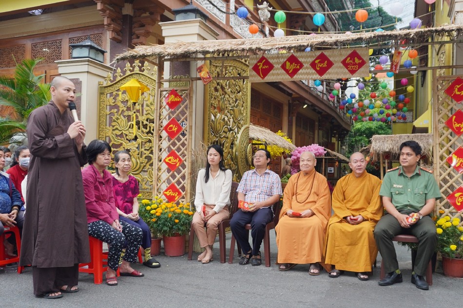 Phiên chợ "Nghĩa tình quê hương" có sự chứng minh của Hòa thượng Thích Thiện Nhơn, Chủ tịch Hội đồng Trị sự GHPGVN