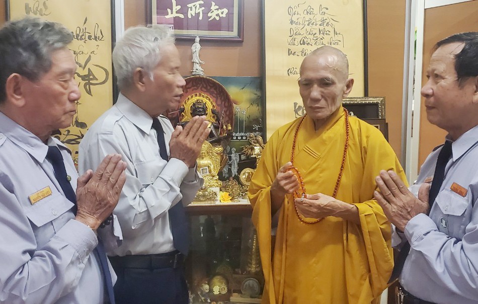 Phân ban Gia đình Phật tử Trung ương thăm chúc mừng Xuân Quý Mão đến Hòa thượng Thích Huệ Trí