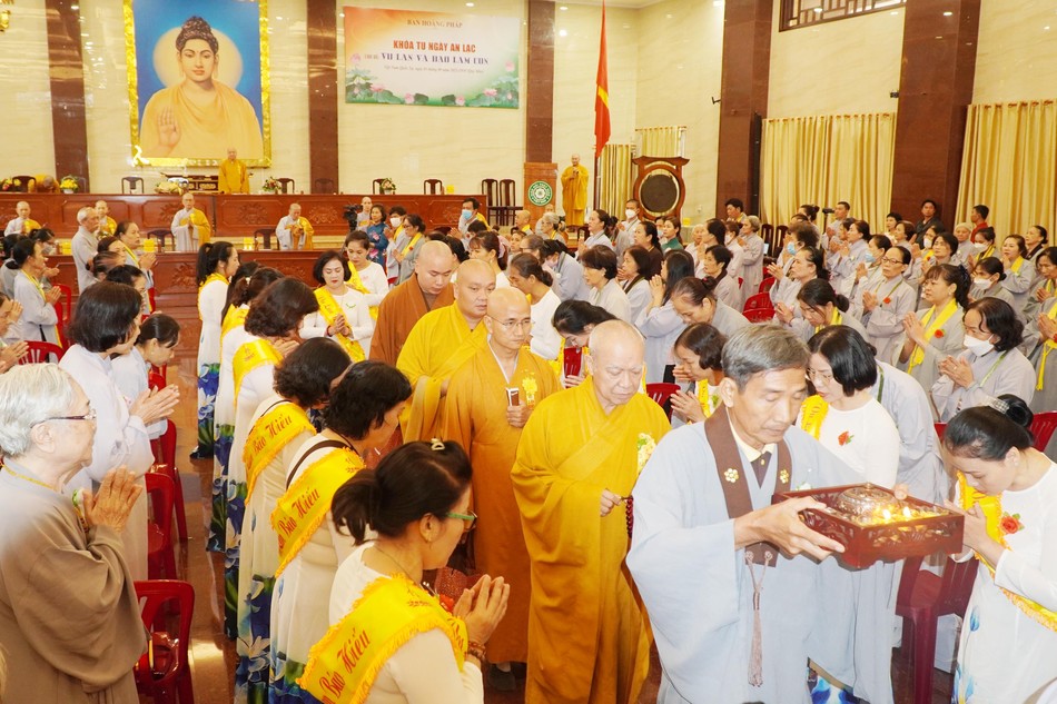 Ban Hoằng pháp GHPGVN TP.HCM đã tổ chức khóa tu Ngày an lạc lần thứ 45 với chủ đề “Vu lan và đạo làm con”