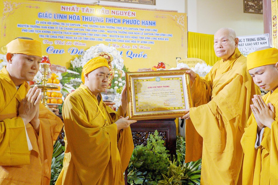 Vĩnh Long: Lãnh đạo GHPGVN viếng tang, trao Giáo chỉ truy phong Hòa thượng Thích Phước Hạnh