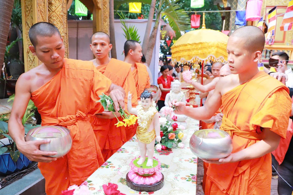 Lễ Tắm Phật tại chùa Candaransi, TP.HCM