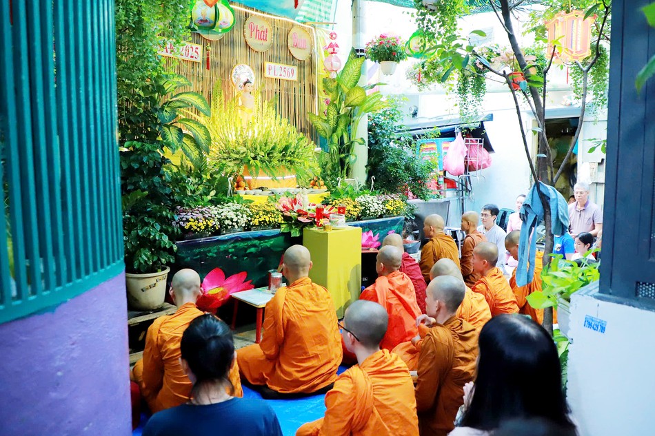 Lễ đài tư gia Phật tử tại hẻm 113 đường Trần Văn Đang, TP.HCM