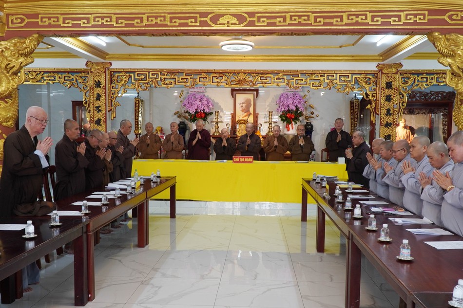 Chư tôn đức niệm Phật cầu gia hộ