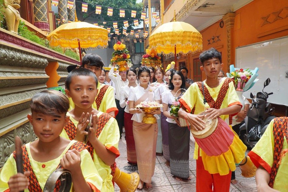 Nghi thức nhiễu y ba vòng quanh chánh điện chùa Candaransi