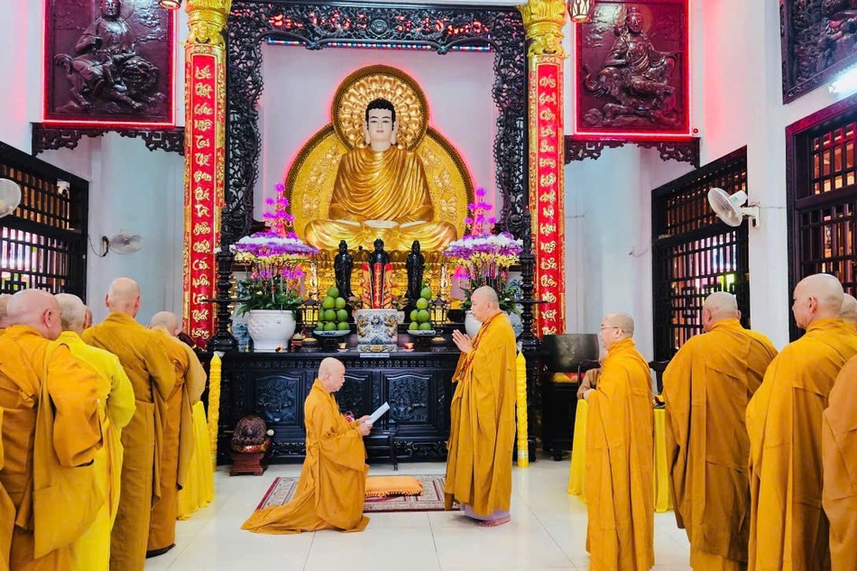 Chư Tăng H.Bình Chánh đối thú tự tứ tại tu viện Tường Vân (TT.Tân Túc)