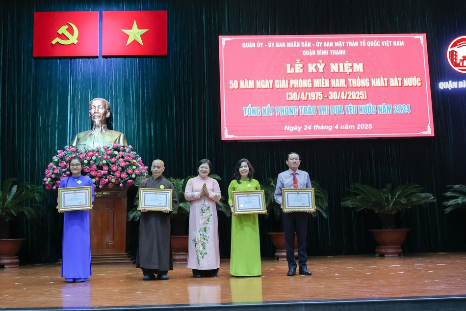 UBND TP.HCM tặng Bằng khen cho 4 tập thể có thành tích trong phong trào thi đua “Vì người nghèo - không để ai bị bỏ lại phía sau” giai đoạn 2021-2025