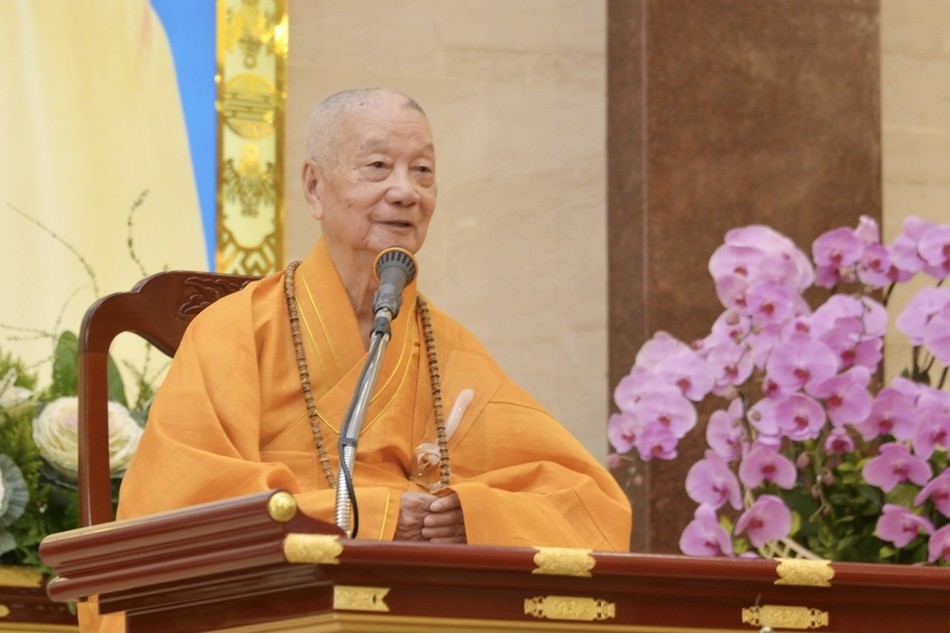 [TRỰC TUYẾN] Đức Pháp chủ GHPGVN giáo giới cho Tăng Ni tại khóa huân tu tập trung Phật lịch 2567