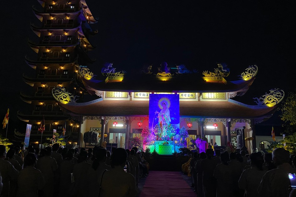 Lung linh đêm hội Quán Thế Âm