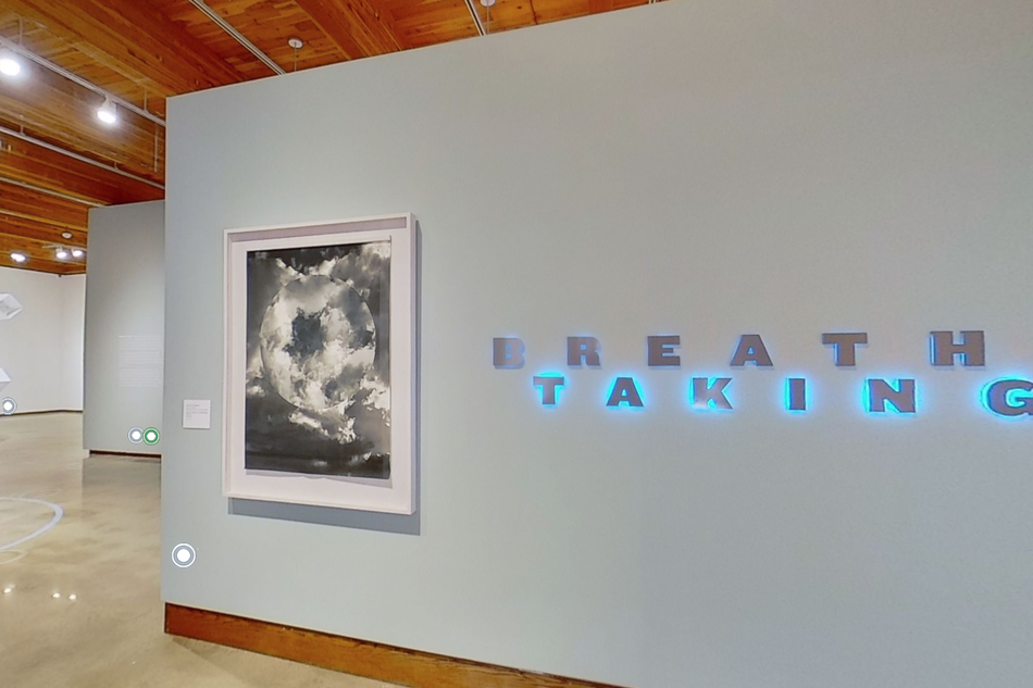 Cuộc triển lãm các bản vẽ, hình ảnh, tác phẩm điêu khắc và video được trưng bày tại Bảo tàng Nghệ thuật New Mexico ở Santa Fe