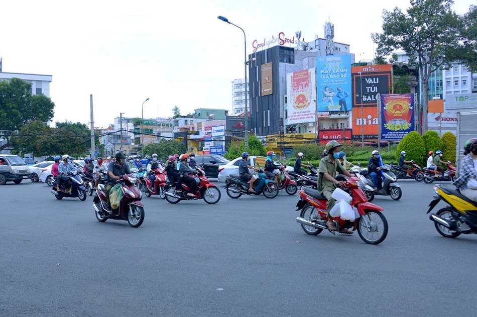 TP.HCM trong ngày đầu nới lỏng giãn cách 1-10 - Ảnh: Bảo Toàn/ BGN