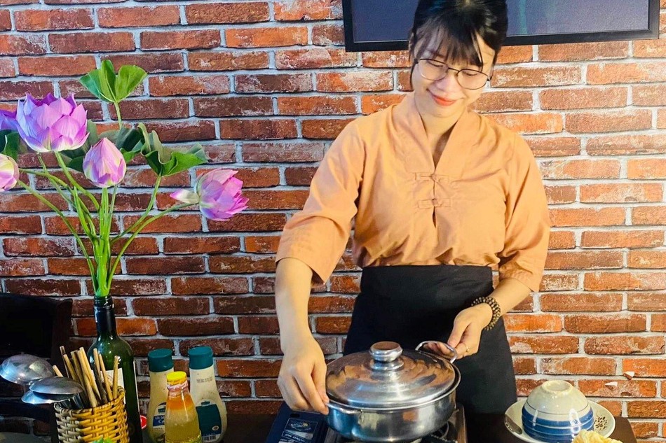 Cô chủ nhỏ gieo duyên ăn chay đến người trẻ