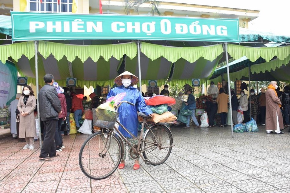 Quảng Trị: Ban Trị sự GHPGVN huyện Triệu Phong tổ chức phiên chợ 0 đồng mừng năm mới 2022