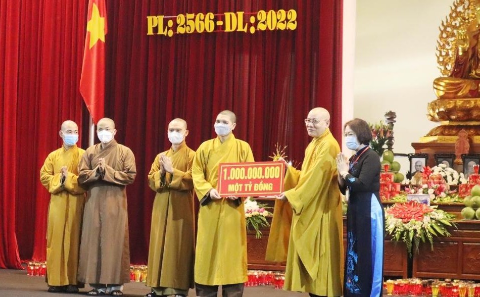 Chư tôn đức các Ban Trị sự tỉnh, thành phố, đại diện các chùa cúng dường Quỹ Bảo trợ học đường Học viện Phật giáo VN tại Hà Nội