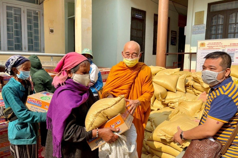 Phân ban Từ thiện hệ phái Khất sĩ tặng 1.000 phần quà tại tỉnh Đắk Lắk
