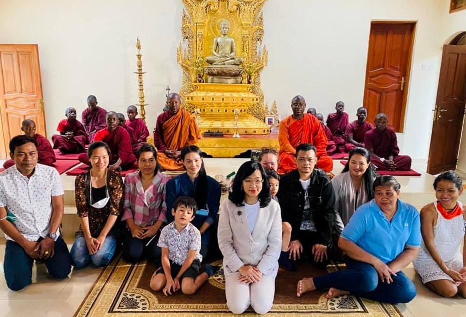 Bà Sasirit Tangulrat, đại sứ của Thái Lan đến thăm Trung tâm Phật giáo Uganda