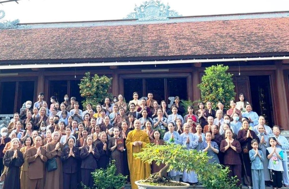 Phật tử tham dự khóa tu "Niệm Phật 1 ngày 1 đêm” 