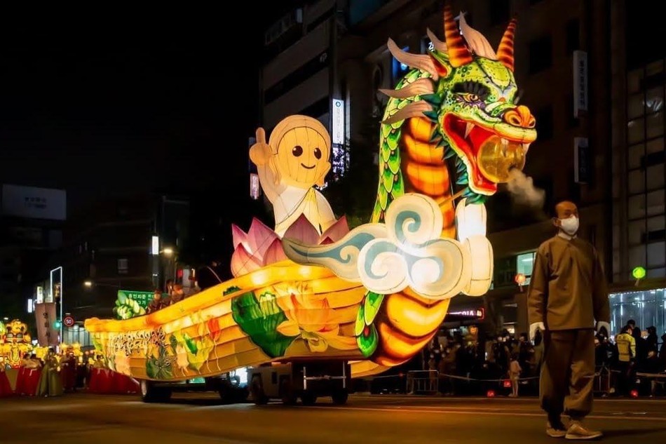 Diễu hành đèn lồng trên phố