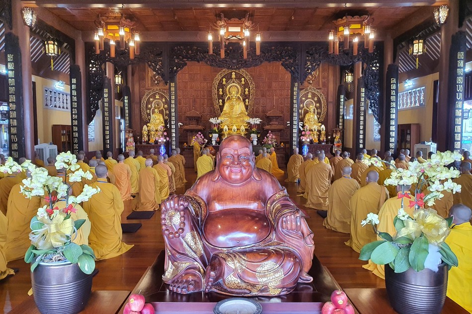 Quang cảnh lễ bố-tát tại trường hạ chùa Hải Quang