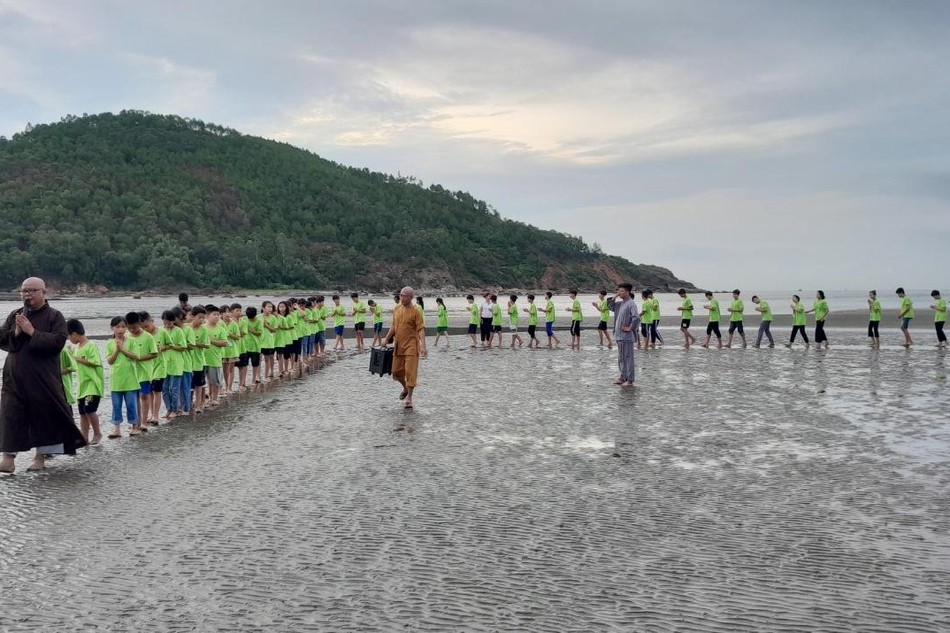 Thiền hành trên biển