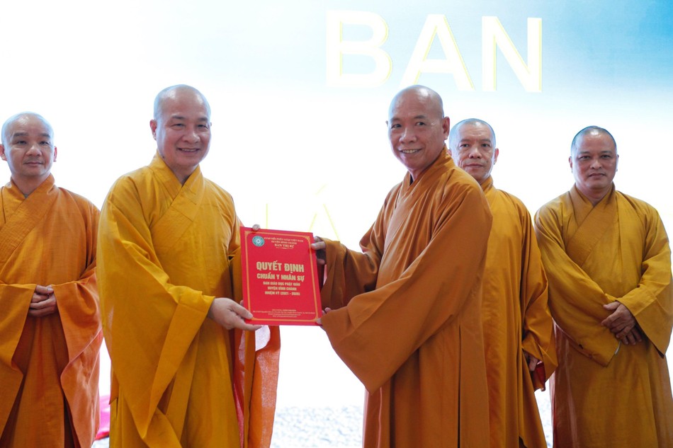 Lễ công bố, ra mắt nhân sự các ban trực thuộc Ban Trị sự GHPGVN huyện Bình Chánh (2021-2026)