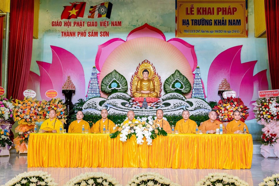 Chư tôn đức chứng minh buổi lễ