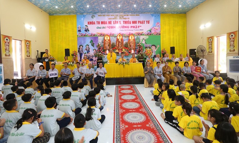 Quang cảnh lễ khai mạc khóa tu