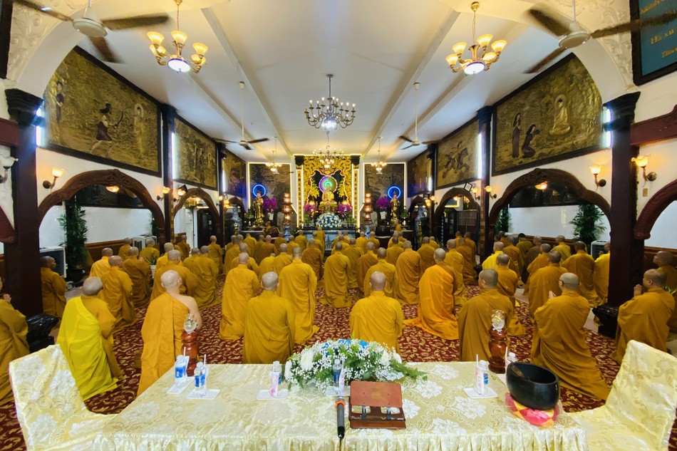 Chư Tăng Q.Phú Nhuận cử hành lễ Bố-tát tại tổ đình Phổ Quang