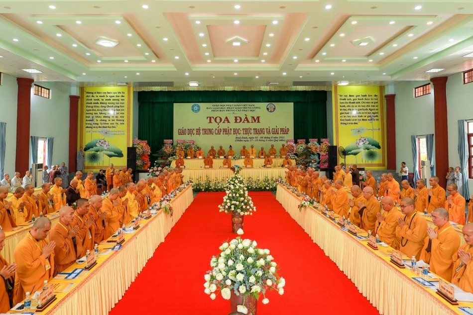 Chư tôn đức niệm Phật cầu gia hộ - 