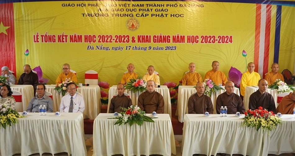 Trường Trung cấp Phật học Đà Nẵng tổ chức lễ tổng kết năm học 2022-2023 và khai giảng năm học mới tại chùa Phổ Đà